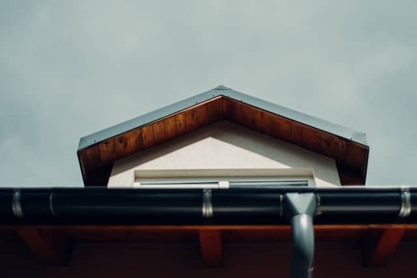 Guide complet pour le nettoyage de toiture dans les Landes : techniques et conseils d'experts