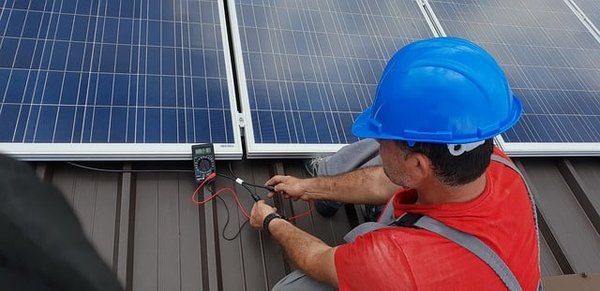 Comment devenir installateur photovoltaïque : le guide complet pour une carrière ensoleillée